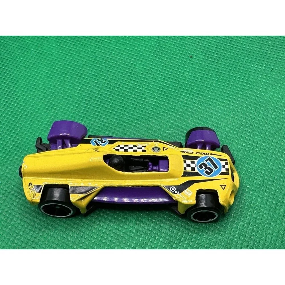 Hot Wheels 2013 Mattel Mid-EVII‎ Yellow Purple Sports Car Made in Thailand #37